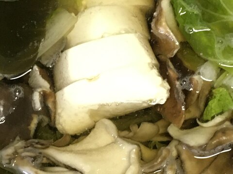 ひらたけ、舞茸、椎茸、白菜、豆腐の鍋